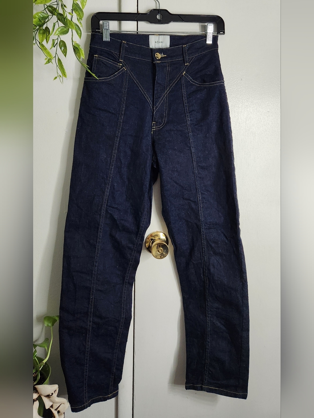 ✨ RÓARI “Sarah” Luxury Dark Wash Jeans ✨
Size 27 | Premium Designer Denim | Rare